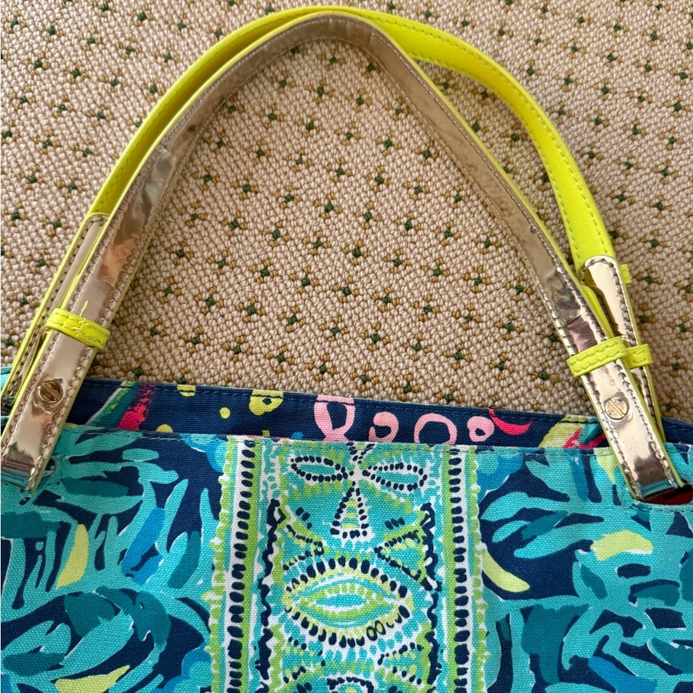 Lilly Pulitzer Reversible Beach Tote in Beach Loot & Midnight Cove with Pouch! - Picture 5 of 16
